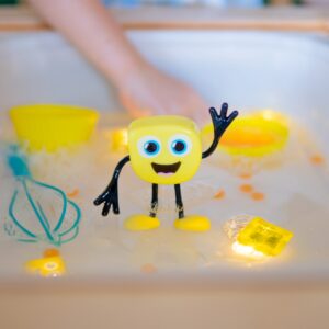 Glo Pals Postać do kąpieli Alex zestaw z 2 kostkami sensorycznymi 3+