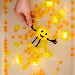 Glo Pals Postać do kąpieli Alex zestaw z 2 kostkami sensorycznymi 3+