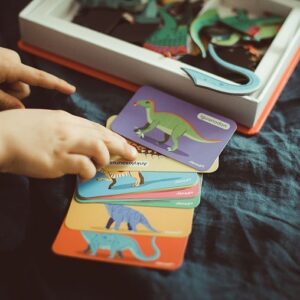 Janod Magnetyczna układanka Dinozaury Magnetibook