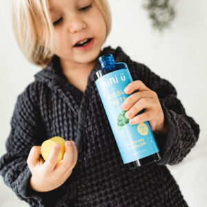 MINI U Naturalny bąbelkowy płyn do kąpieli guma balonowa 0+
